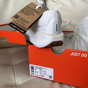 Beautiful Nike Winflo Running Shoe - Women's
Color ivory and gold